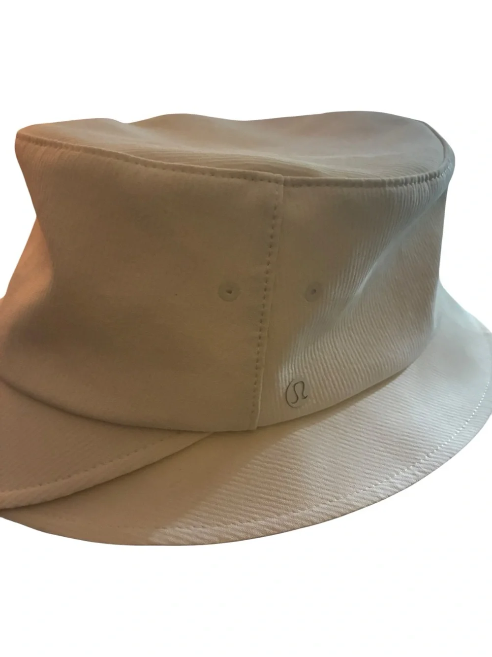 NWOT Lululemon Wide-Brim Bucket Hat with Chin Strap in White Opal M/L